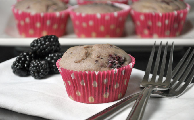 Blackberry-cream cheese muffins with cardamom and vanilla
