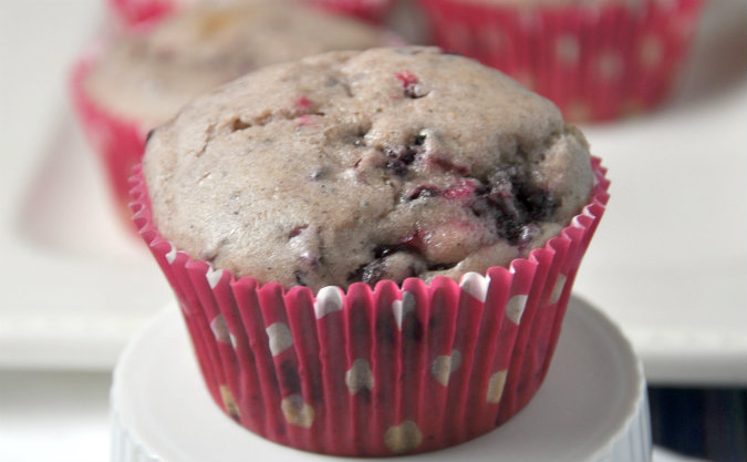 Blackberry-cream cheese muffins with cardamom and vanilla