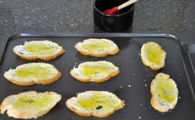 Crostini with figs and Gorgonzola