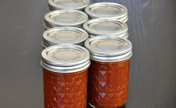 Spicy tomato jam with ginger