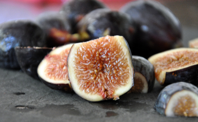 Crostini with figs and Gorgonzola