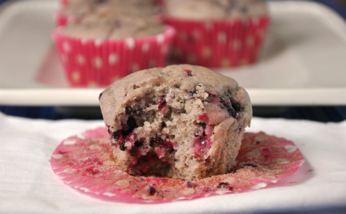 Blackberry-cream cheese muffins with cardamom and vanilla